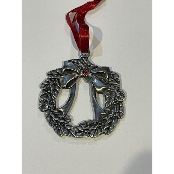 Regent Square Pewter Finished Christmas Wreath with Swarovski Crystal Ornament - Picture 1 of 2